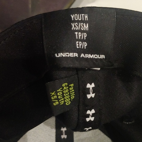 Youth/Kids Under Armour Baseball Cap - Picture 3 of 3